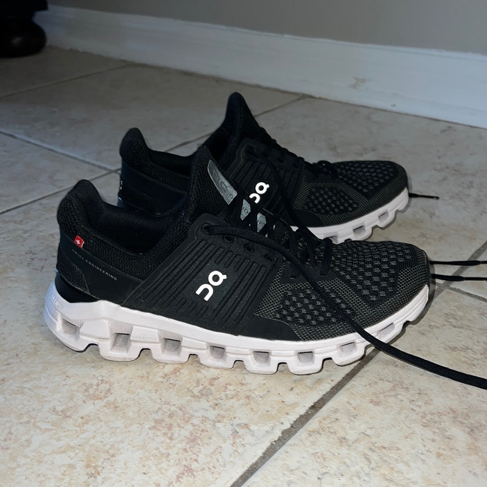 ON (On Cloud Running) Womens Cloudswift 2 tennis shoes